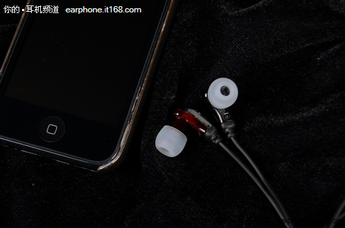 极致美感iPhone绝配 UE 5Vi耳机开箱图