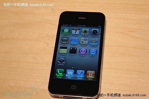 更多iPhone 4真机照片（黑色版）