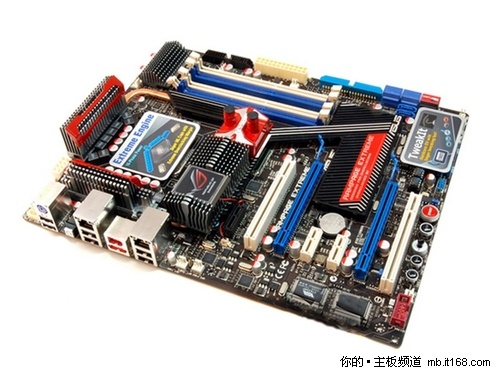 酷睿2双核超6.8GHz，用华硕玩家国度