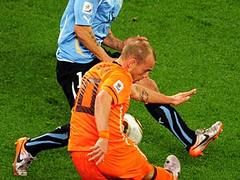 荷兰争议球进决赛 电子眼或消除争议声?