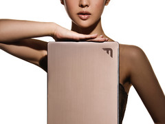 靓本还得美女来配 方正笔记本美图狂秀