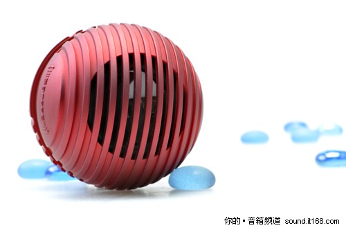 美图：划破夜空的面具歌者