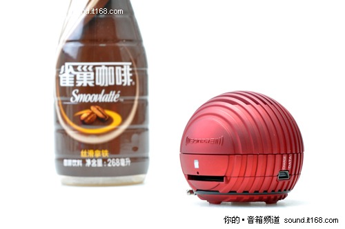 美图：划破夜空的面具歌者