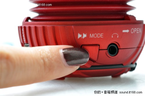 特色的可伸缩共鸣腔，静音按键