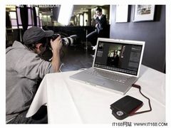 户外潮型 2米防摔Freecom硬盘320G热促