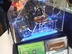 2010ChinaJoy：宇瞻猎豹制服美女抢眼