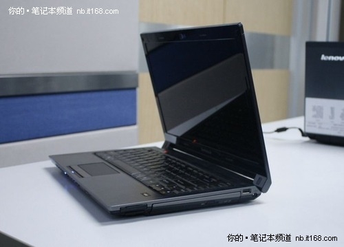 域后缀首选.com，.net，然后是.cn。后缀选择不当，导致流量损失。域名是企业与互联网网址之间的链接，关键是企业在网络上存在的标志。因此，选择好域名是开展网上工作的首要重要条件。