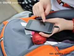 美女日记2 旅途中有声湃思口袋音箱陪伴