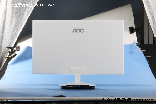 全球最薄LED显示器 AOC刀锋23大屏拆包-IT1