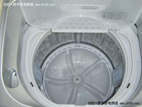 洗衣机异味防范措施:定期清洗