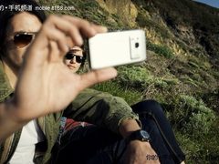 新Symbian^3机皇 诺基亚N8官方大图集锦