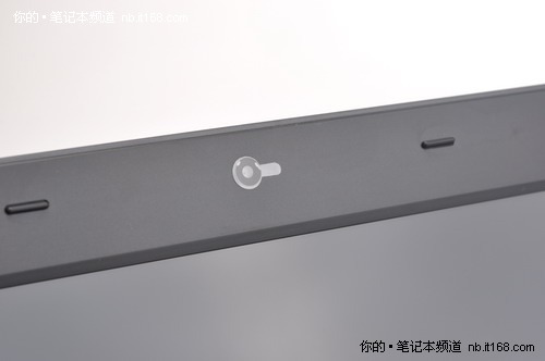采用了11.6英寸LED屏