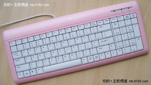 键鼠包括鼠标垫都是粉色！
