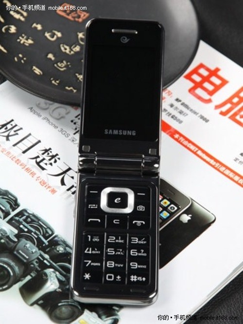 经典翻盖设计 细节同样出众