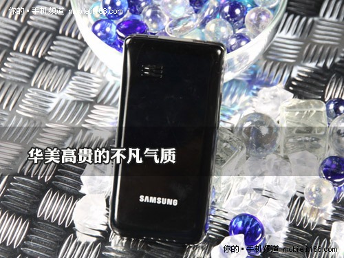 经典翻盖设计 细节同样出众