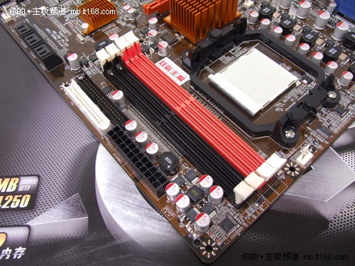 独家DDR2内存 狙击手全固低碳开核880G