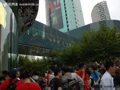 苹果上海新店开业 iphone4今内地开售