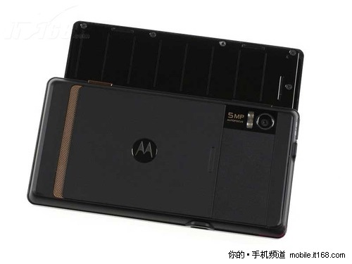 搭载Android 2.1系统 MOTO XT702售2530