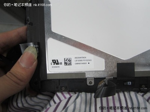 花屏iPad到手拆解 初步认定LG屏出问题-IT168
