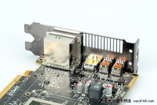 AMD Radeon HD 6870公版拆解