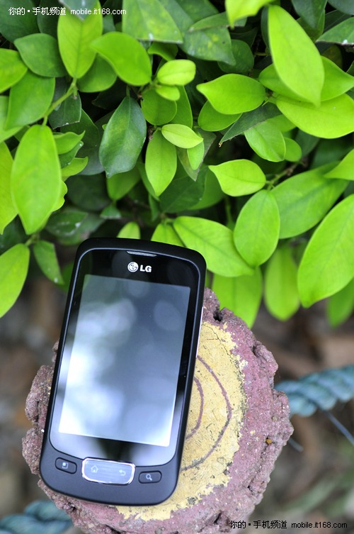平价Android 2.2手机 LG P500外拍图赏
