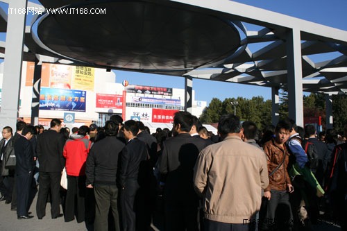 2010安博会名副其实 门禁安检双管齐下