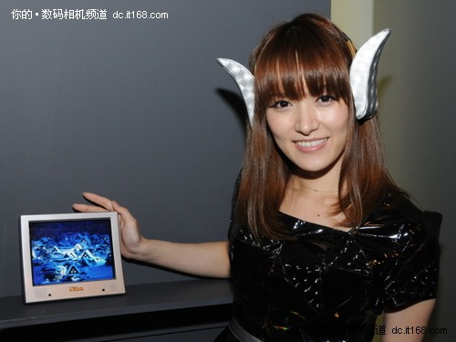 白给3D相框 尼康推出My PictureTown 3D