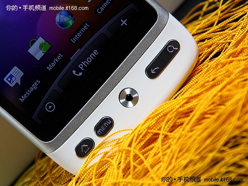 白色版终亮相 HTC Desire谷歌机皇图赏