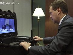 邦德也汗颜 网友打造特工专用笔记本