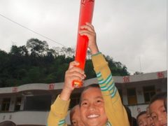 同方捐书呼吁社会关注山区孩子精神食粮