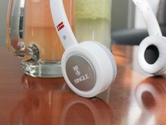 爱梦幻的白色控 宾果B600无线耳机图赏