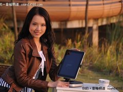 有声有色的苹果控 DOSS新品音箱美女图