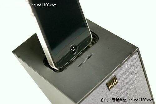 完美衔接iTouch 喇叭细节