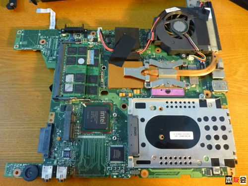 拆下主板和散热器-笔记本cpu怎么换?东芝本升