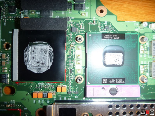 拆下主板和散热器-笔记本cpu怎么换?东芝本升