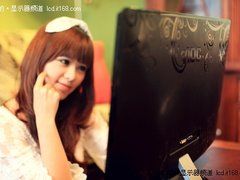 绿色e时代 美女邂逅AOC绿活显示器图赏
