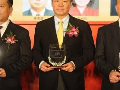 逆境中寻求突破 AOC总裁的逆市增长奇迹