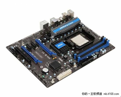 不逊英特尔P67 AMD890FX主板上32GB内存