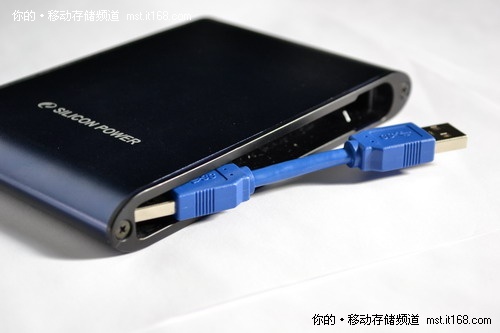 广颖电通Armor A80三防USB 3.0硬盘介绍