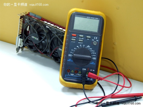 在使用万用表之前,我们需要进行机械调零