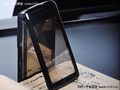 “双屏”设计 摩托罗拉MT810现3750元