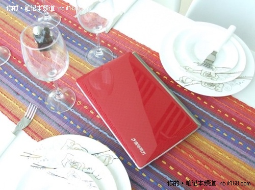 同方电脑时尚轻薄的imini S06P情人节