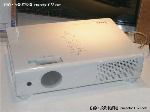 便携投影机 三洋PLC-XU1060C报价9500元