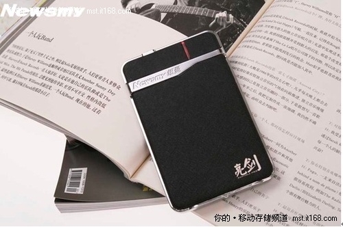  纽曼亮剑黑金版移动硬盘  雍容华贵 