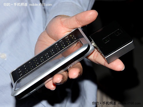 最高返1万话费 诺基亚机皇e7上市全解析-it168