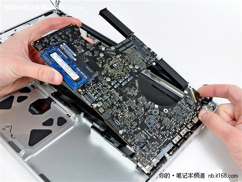 拆解新15寸MacBook Pro主板