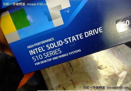 Intel首款SATA 6Gbps固态硬盘 拆解测试