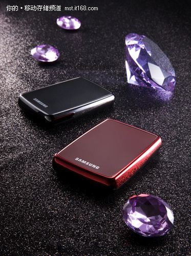 简约时尚 三星S系列1TB移动硬盘热卖中