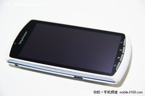 索爱白色Xperia Play图赏