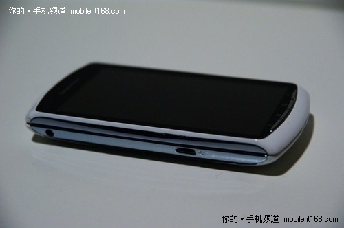 索爱白色Xperia Play图赏